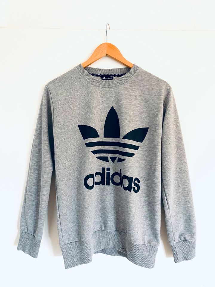 Adidas Pullover / Sweater / Pulli, Damen, grau, schwarz, Größe S in Lippstadt