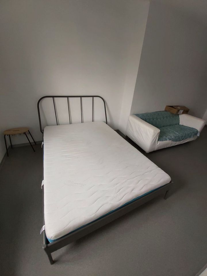Bett mit Lattenrost und Matratze (200cmx140cm) in Dresden
