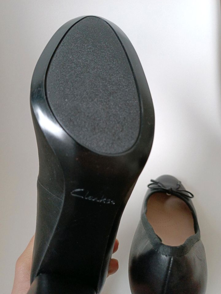 Clarks Pumps Gr 38 schwarz neu in Halstenbek