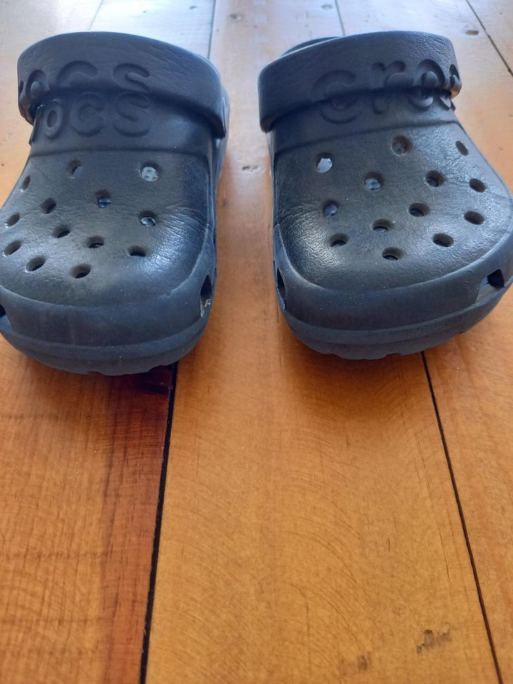 Crocs dunkelblau c8 24/25 in Erkelenz