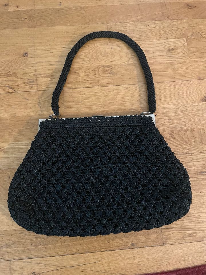 Handtasche schwarz gestrickt Bast handmade vintage in Berlin