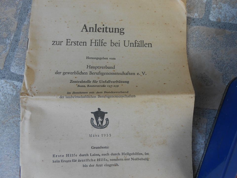 Erste Hilfe-Auto Kasten Verbandskasten 1955 in Marburg