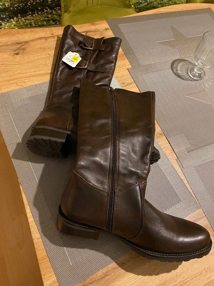 Verkaufe hier neuwertige Stiefel Obermaterial Echt-Leder in Flammersfeld