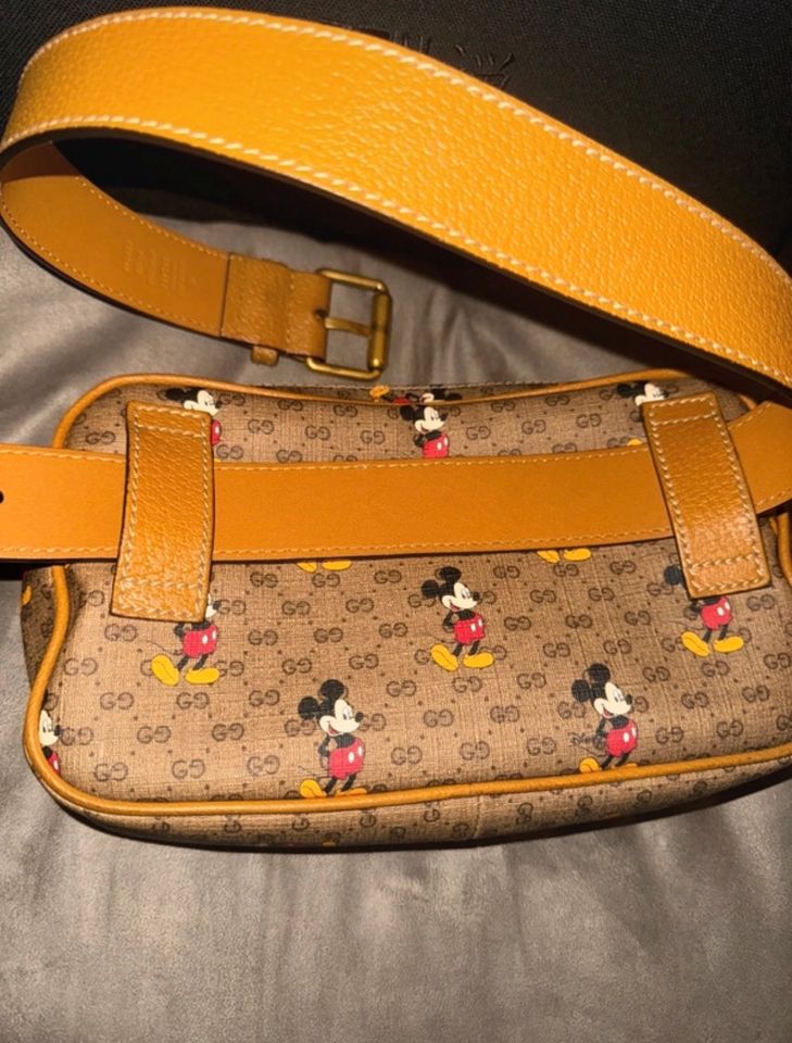 Gucci x Disney Bauchtasche in Wuppertal