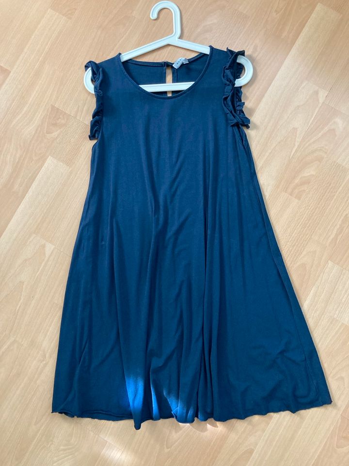 Blaues Kleid in Stuttgart