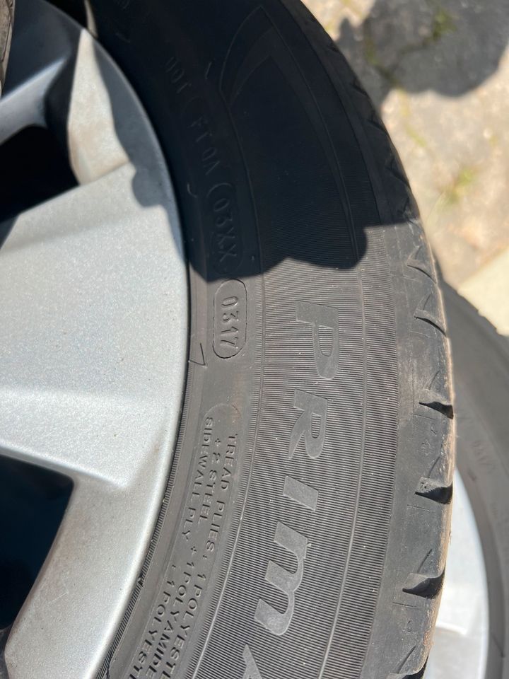 Sommerreifen mit Alu für Audi A4 225/50R17 in Bad Driburg