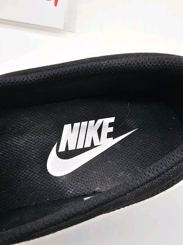 Nike Sneaker neuwertig EUR 42,5 in Aue