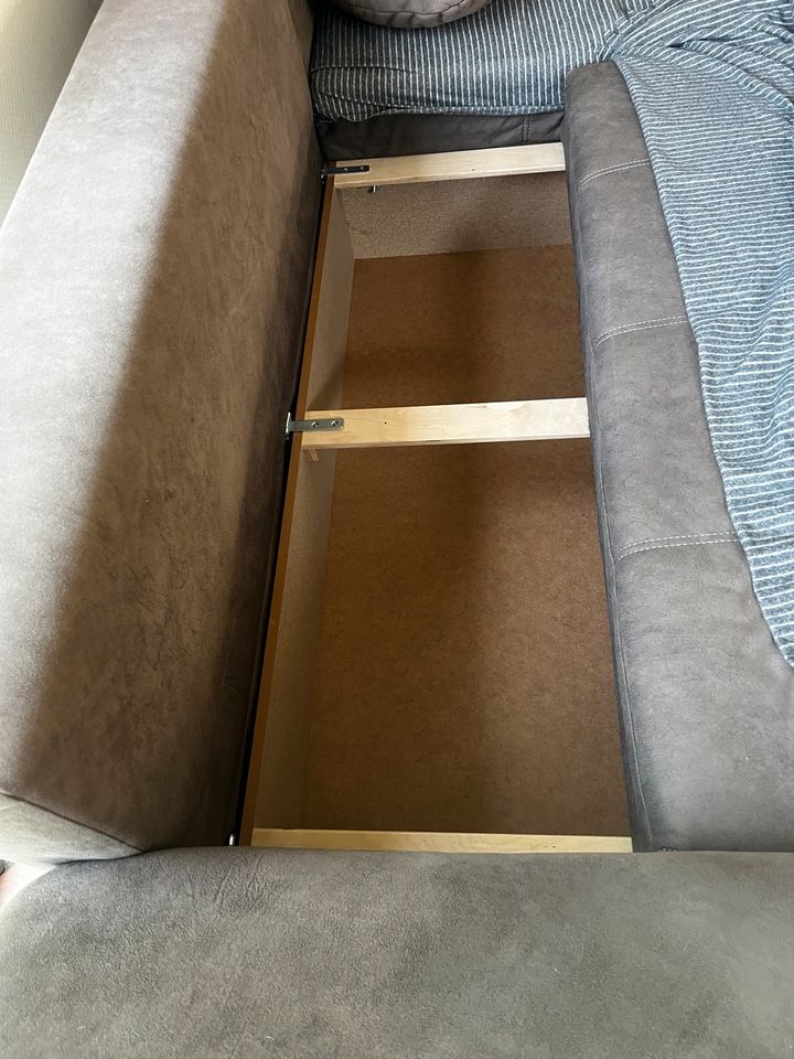 Couch Sofa Defekt !!!! Schlaffunk./Kostenlos 2,7 x 2,0 Meter in Biebertal