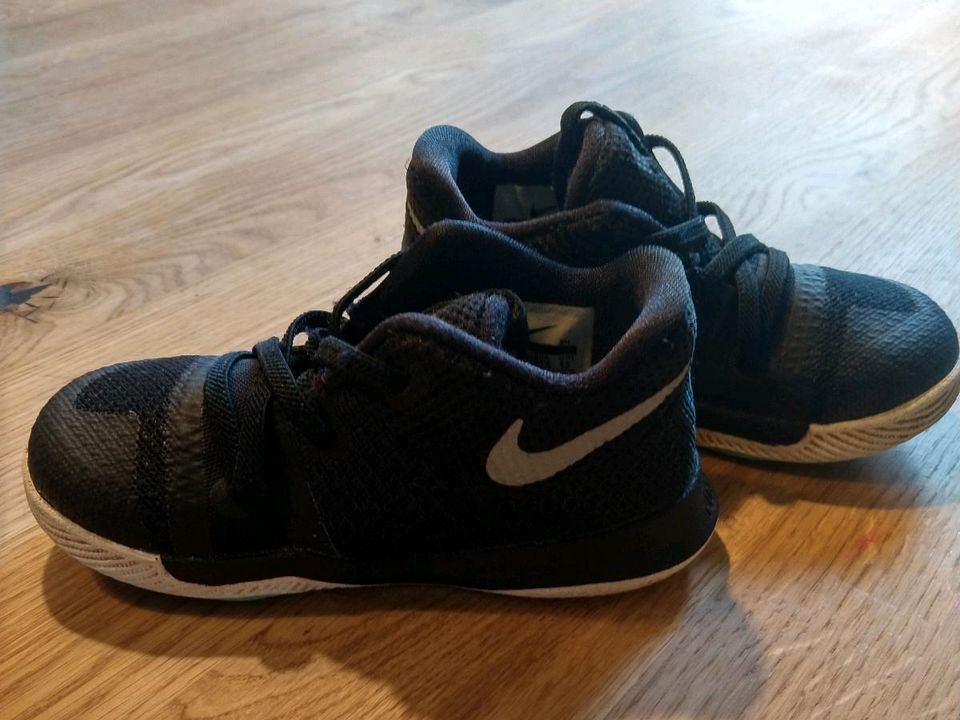 Nike Schuh // Baby, Kleinkind Gr. 23,5 in Miltenberg