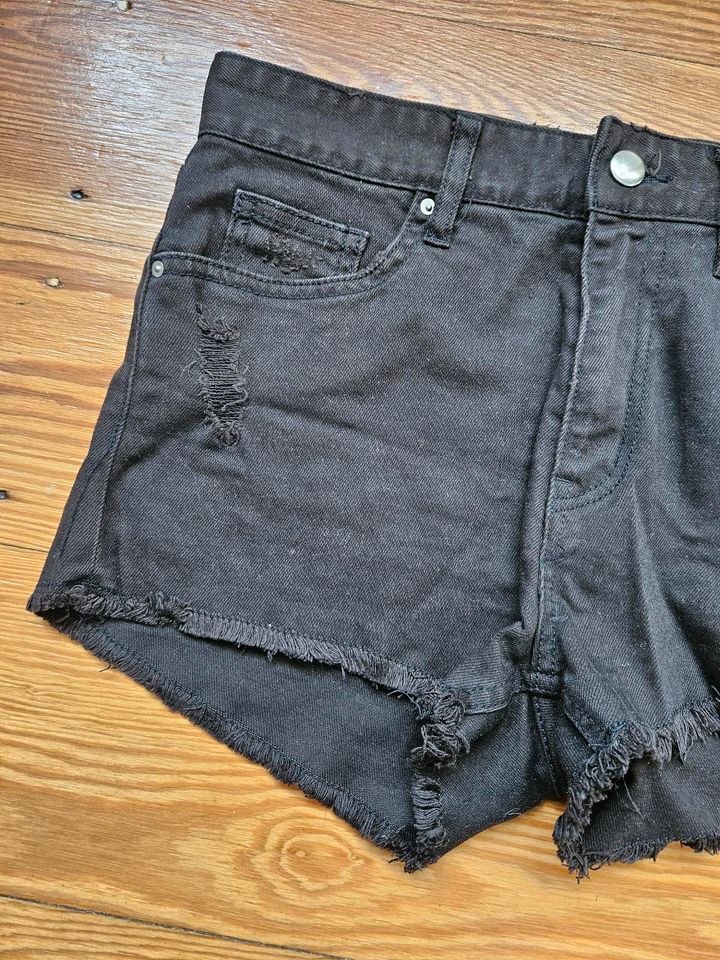 Schwarze Jeansshorts H&M Größe 36 in Kiel