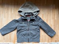 Jacke mit Sweatshirt-Kapuze Gr. 104 Niedersachsen - Edewecht Vorschau