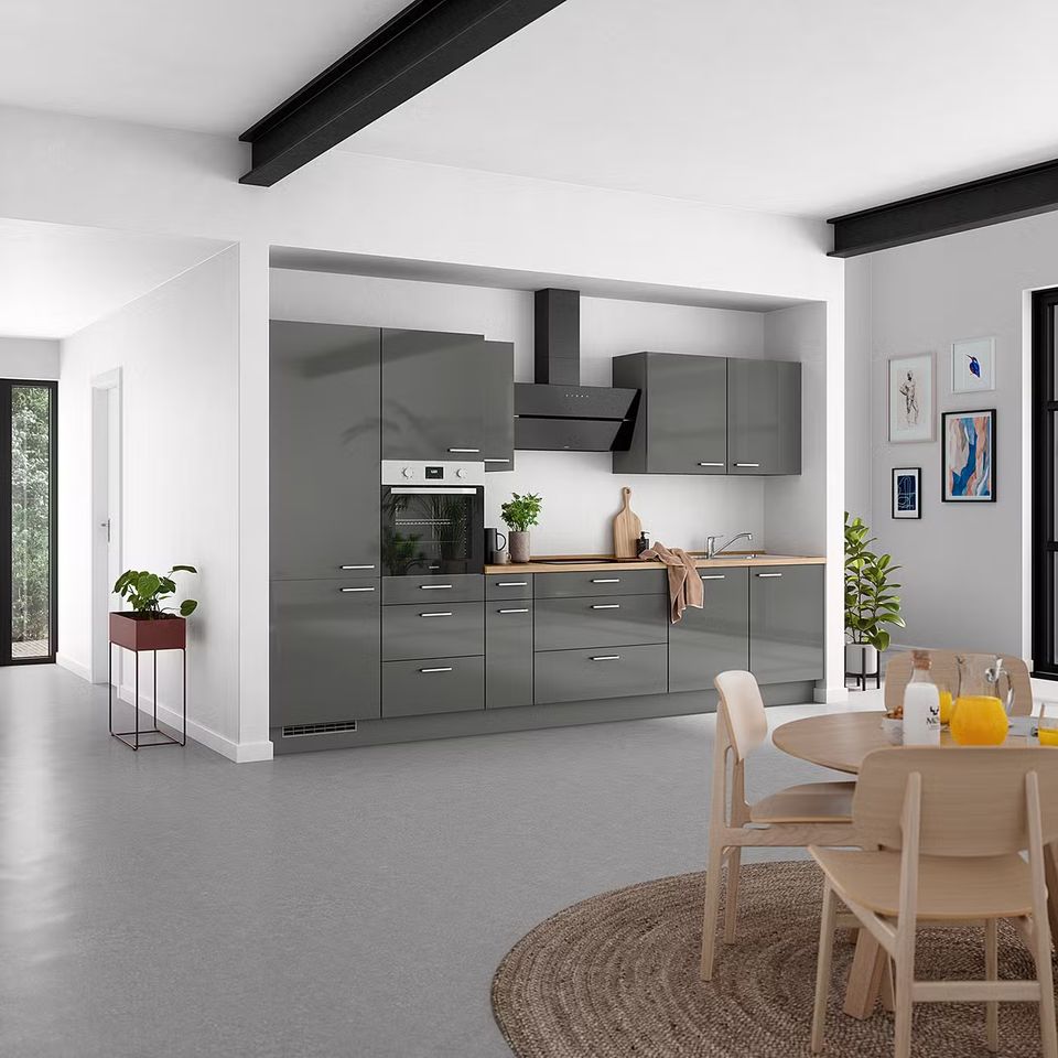 Küchenzeile  360cm Hochglanz grau ,ohne E. Geräte in Obernburg