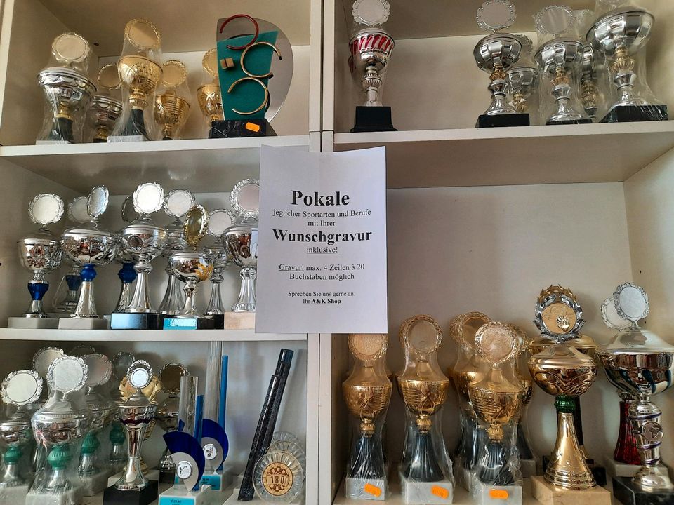 Fußballpokale Trophäen, versch. Varianten in Bötzingen