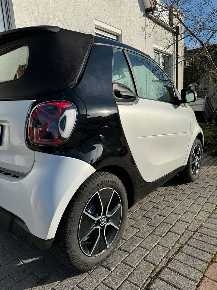 smart eq fortwo cabrio Passion , 22KW-Lader, EZ: 02/2023, 4800 km in Gärtringen