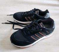 Neuwertige Adidas Sneaker Gr. 40 fallen aber aus wie 39 Baden-Württemberg - Leingarten Vorschau