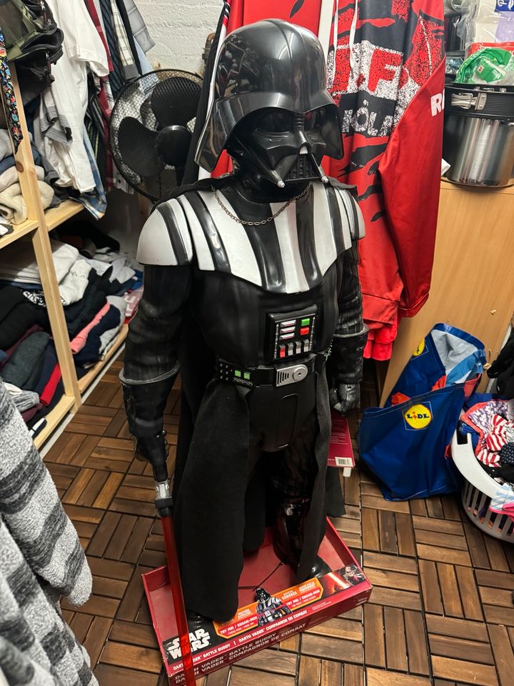 Darth Vader mit Signatur von Spencer Wilding in Köln