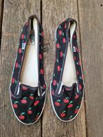 Vans Slip on Ballerinas Kirschen Größe US 8,5 = 39 Dresden - Trachau Vorschau