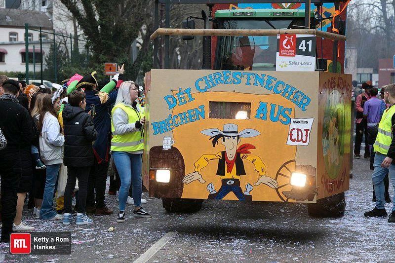 Faschingswagen Kiste für die Fronthydraulik | Faschingsumzug in Echternacherbrück