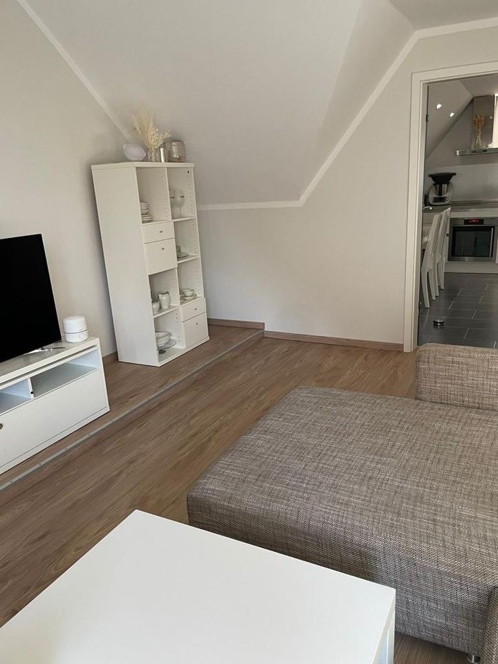 Neuwertige, möblierte 2 Zimmer Whg mit EBK & Stellplatz in Wolfsburg