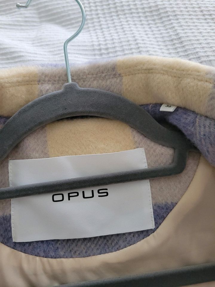 Leichte Jacke von Opus in Niedernhausen