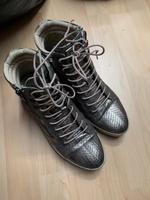 Guess Sneaker Halbschuhe Stiefeletten Silber/Grau Gr. 39 Bayern - Erding Vorschau