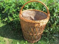 Rattan Wäschekorb Weidekorb sehr groß Vintage mit Stofffutter Niedersachsen - Staufenberg Vorschau