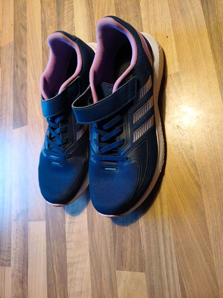 Turnschuhe von Adidas gr.40 in Leipzig