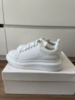 Sneaker wie Alexander McQueen Oversize weiß Friedrichshain-Kreuzberg - Kreuzberg Vorschau