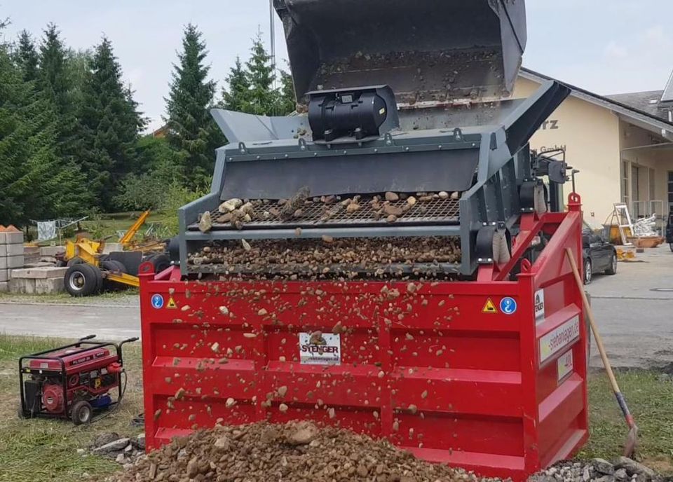 Siebanlage -SBS 1520 F2 Das Original mit der Schütte an der Aufga in Rodgau