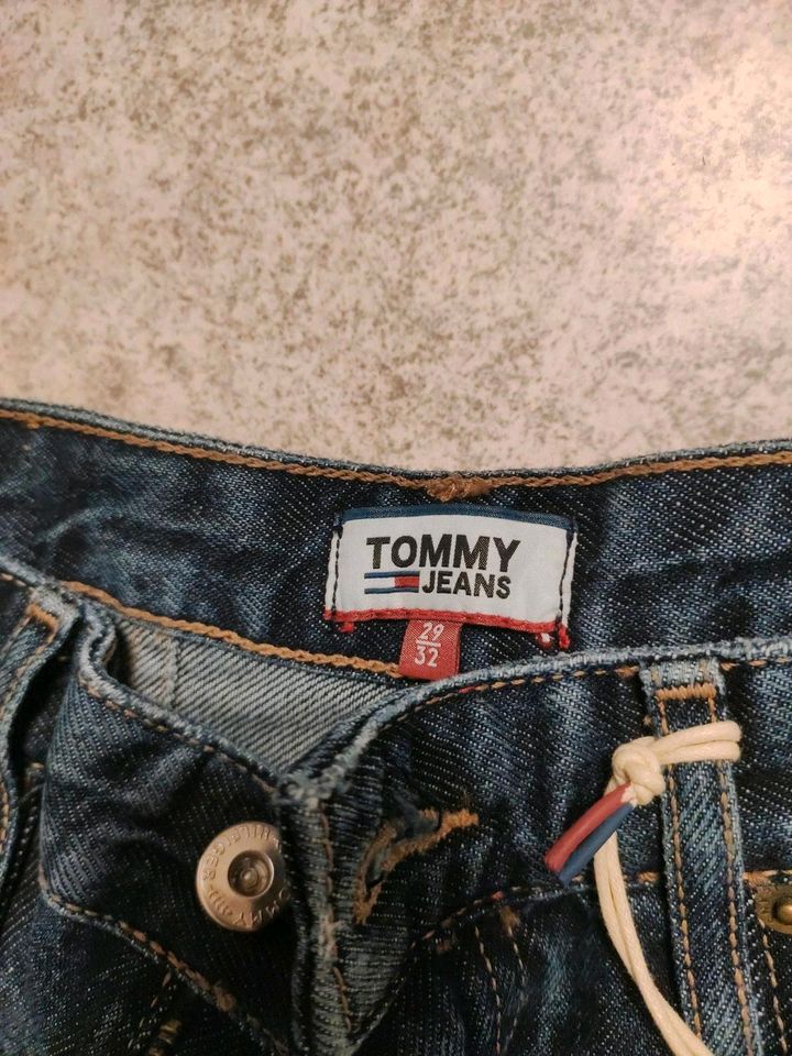 Tommy Hilfiger Mom Jeans Gr 29/32 in Horn-Bad Meinberg