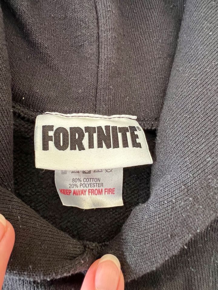 Fortnite Hoodie Pullover schwarz Gr. 134 140 7 8 Jhre in München