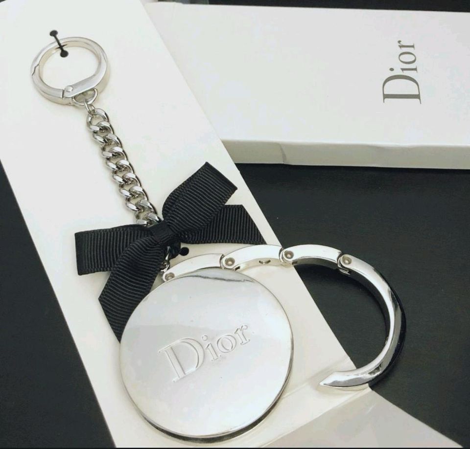 Dior⭐ Anhänger Taschenhalter NEU in Schmalkalden