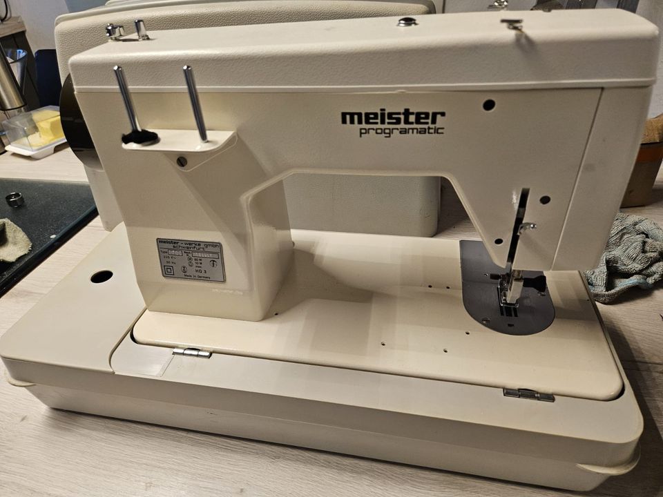 Meister Nähmaschine Programatic 1730 mit Koffer in Moers