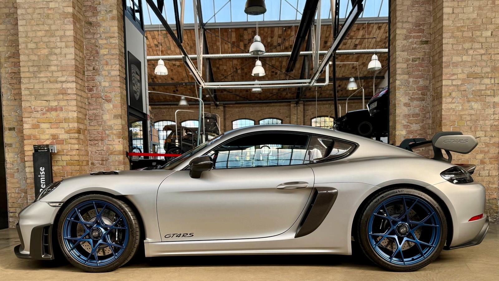 Abbildung des Autos PORSCHE GT4 RS - 4 Jahre…
