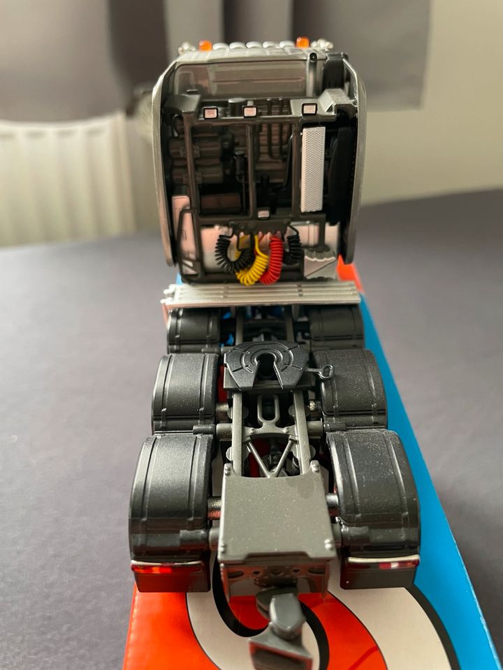 Tekno 1:50 Modell Mercedes Benz Arocs SLT 8x4 in Delingsdorf