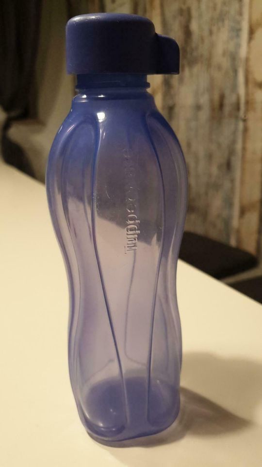 Tupperware 500ml Trinkflasche mit Schraubverschluss lila in Georgsmarienhütte