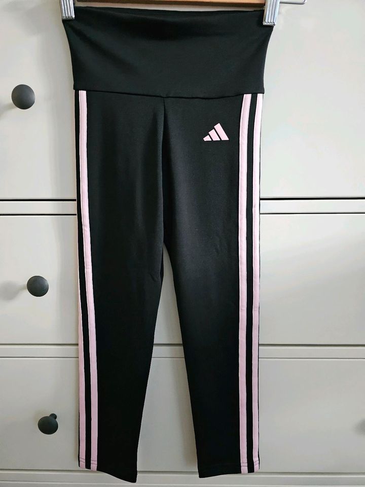 ADIDAS Sport Leggings/ Sporthose schwarz/rosa Gr.128 Neu! in Winsen (Luhe)