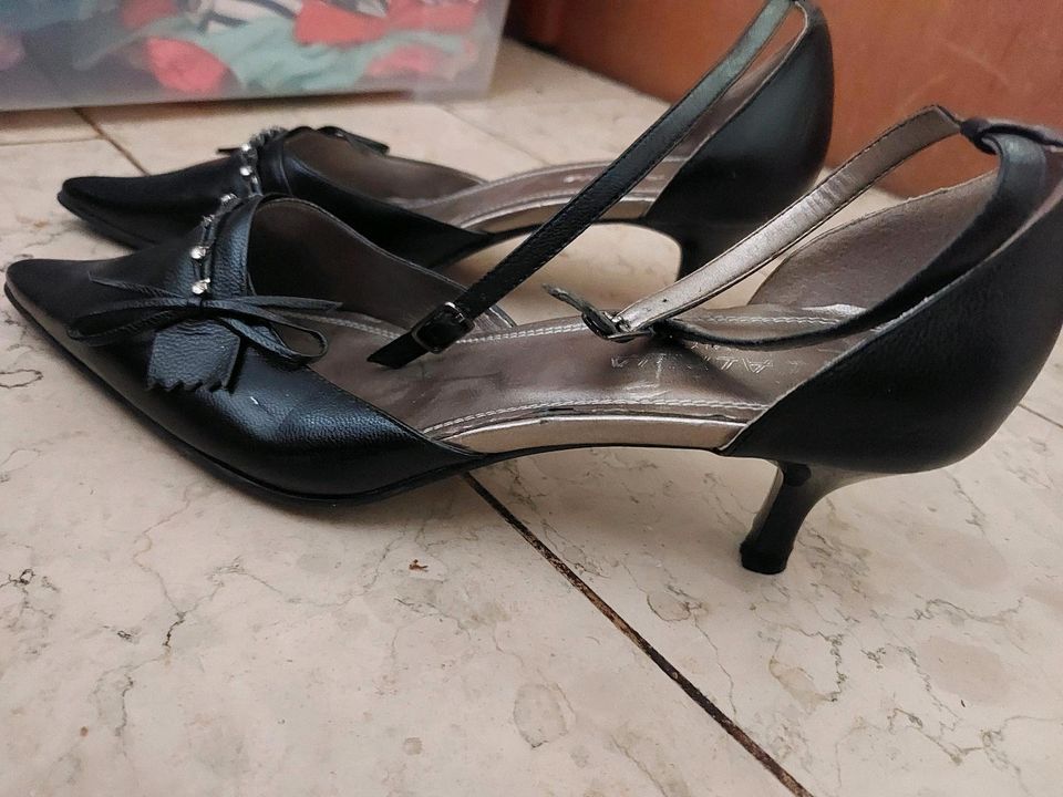 Sommer Schuhe Riemchenpumps Pumps Gr. 36 schwarz ungetragen in Neubiberg