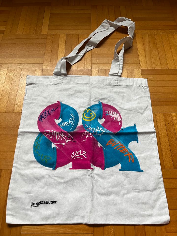 Bread and Butter Jutebutel 2018 fashion week Berlin goodie bag in Berlin