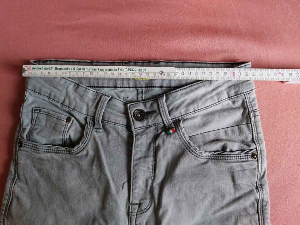 Jeans grau,  Gr 158 / XS in Magdeburg