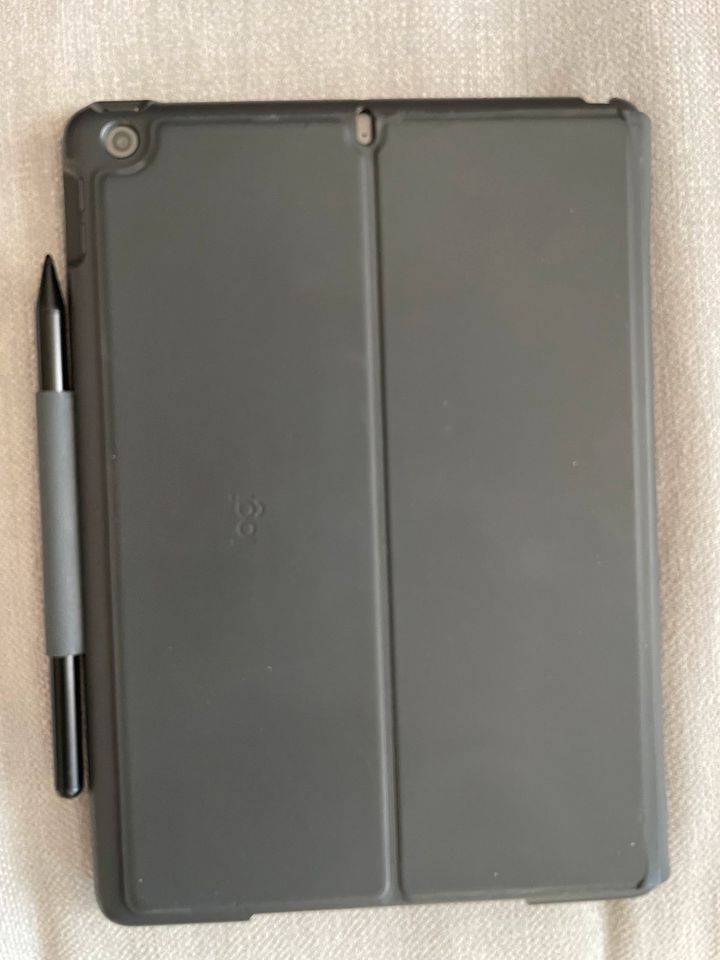 Logitech Slim Folio Tastatur für iPad ( 7,8,und 9Generation) in Hamburg