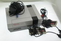 Nintendo NES Spielekonsole mit 2 Controllern und Zubehör Nordrhein-Westfalen - Solingen Vorschau
