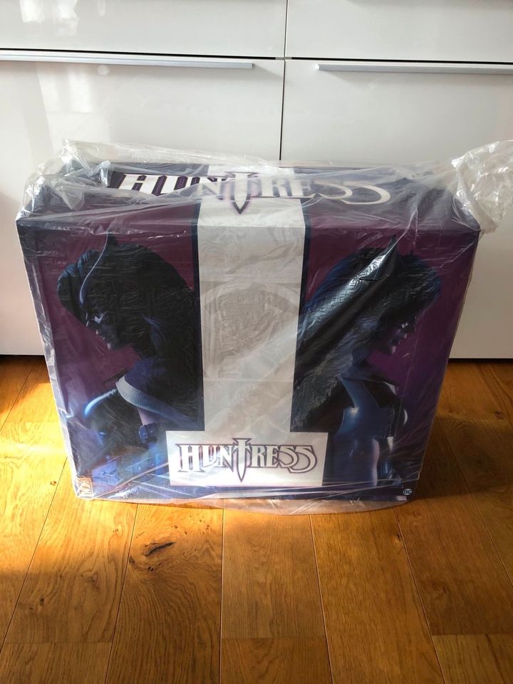 Huntress - Sideshow Premium Format Statue Exclusive 1/4 scale in Aachen