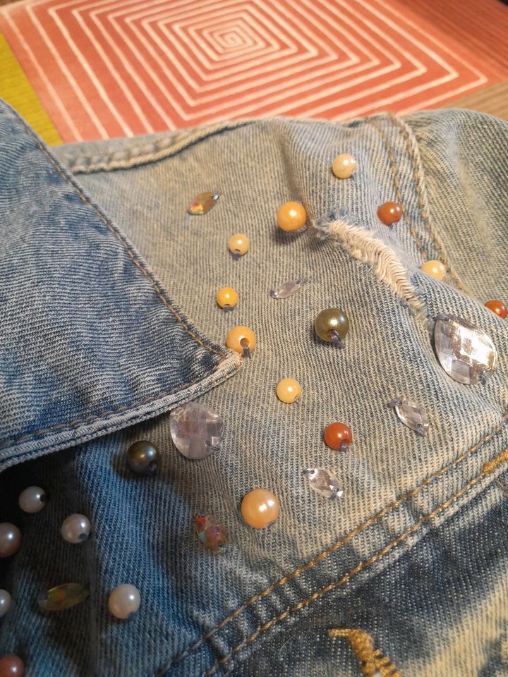 Jeansjacke mit Perlen in Langenburg