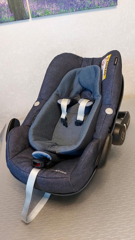 Maxi Cosi Pebble Plus Nomad Blue mit Sitzverkleinerer in Marienborn