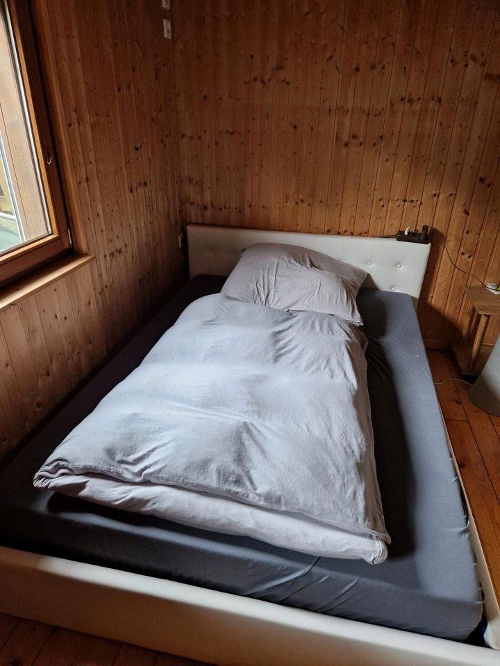Bett mit Matratze zu verschenken in Gummersbach