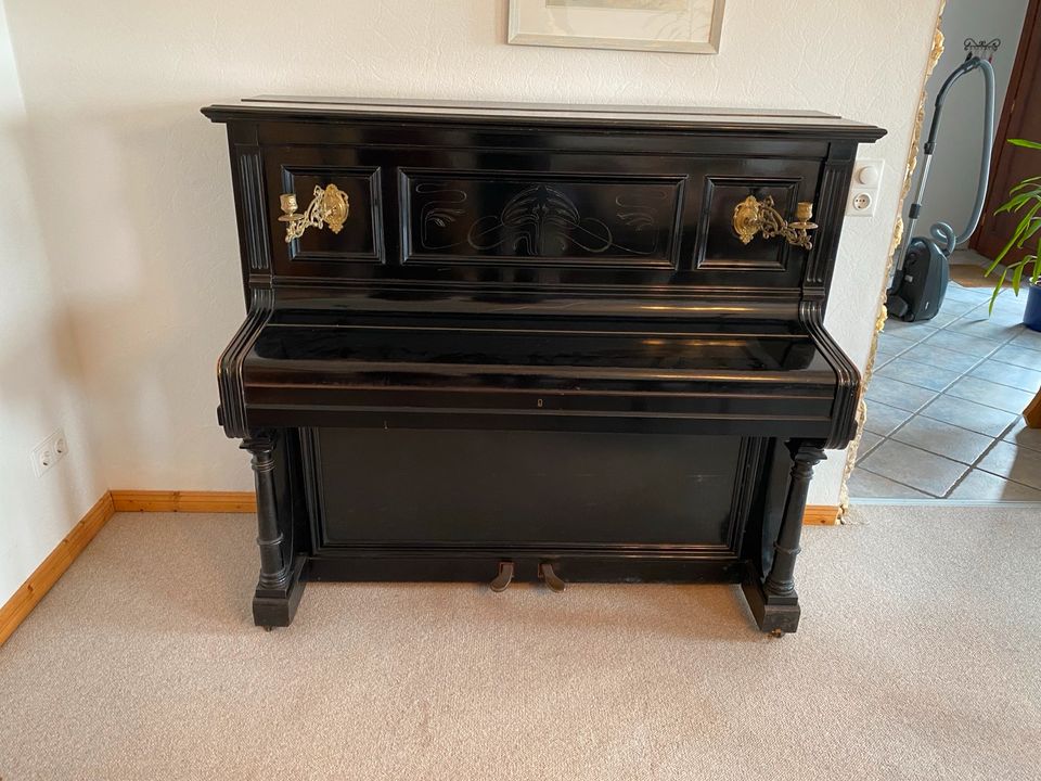 Klavier Antik in Flensburg