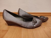 Pumps Stilettos Silber wie Neu 39 Schuhe Keilabsatz grau Baden-Württemberg - Schramberg Vorschau