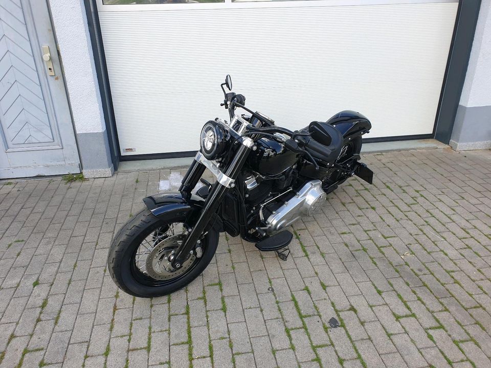 Harley-Davidson Slim/ FLS / EZ.2018 / 107 cui / 6000Km / Softail in Deckenpfronn