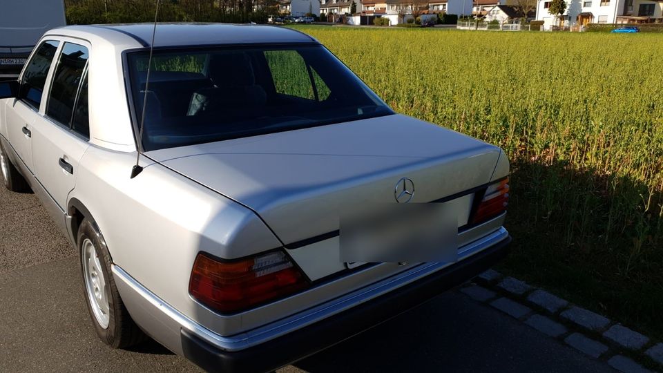 MERCEDES-BENZ E260 W124 -1.Hand - Gutachten H-Zulassung-Oldtimer in Nürnberg (Mittelfr)